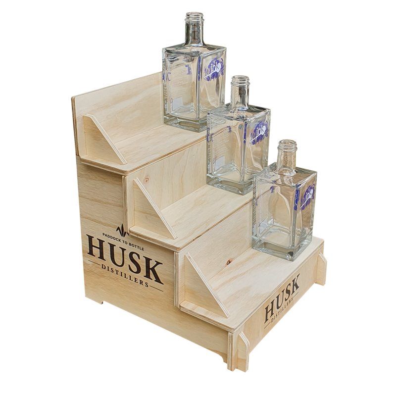 Стенд лесенка с высоким задником